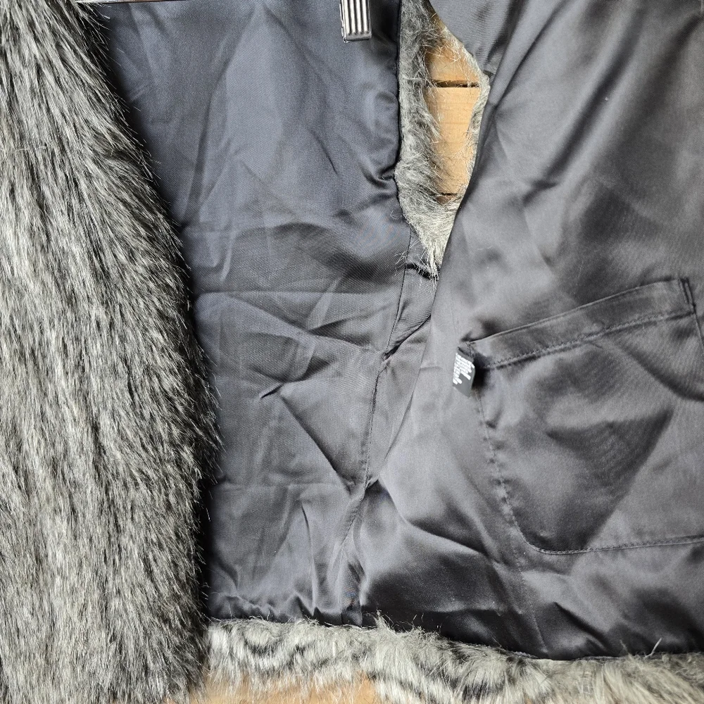 Club Monaco Open Front Faux Fur Vest Womens Small - Picture 8 of 11